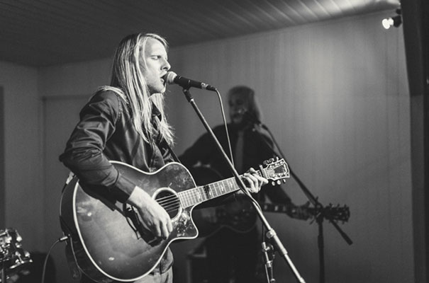 stories-by-ash-queensland-wedding-gold-wreath-bride55