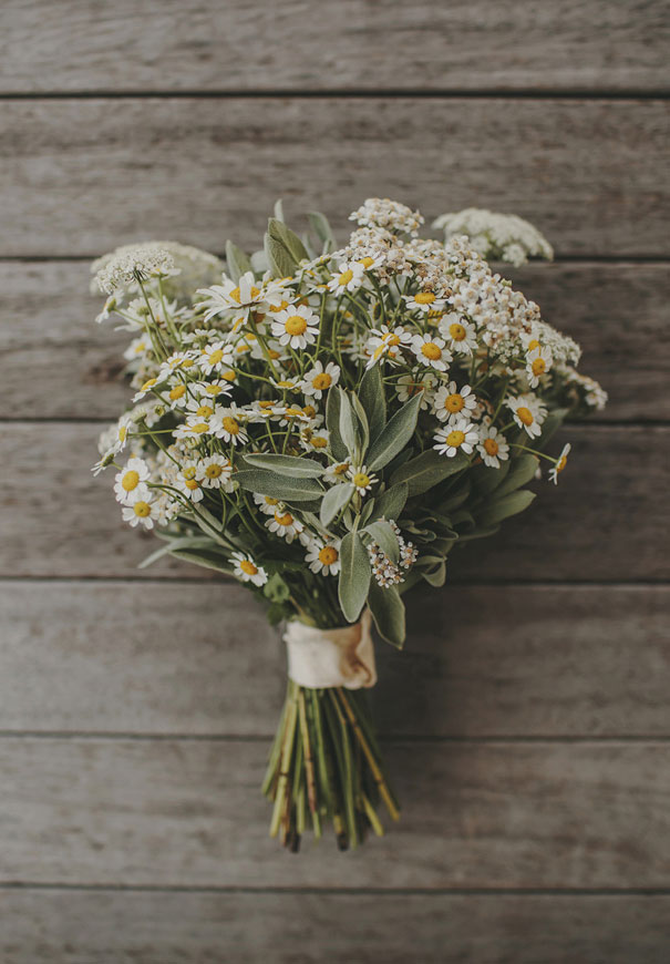 NZ-rue-de-seine-danelle-bohane-new-zealand-backyard-wedding-inspiration-daisies5