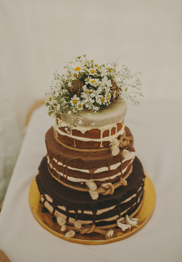 NZ-rue-de-seine-danelle-bohane-new-zealand-backyard-wedding-inspiration-daisies512