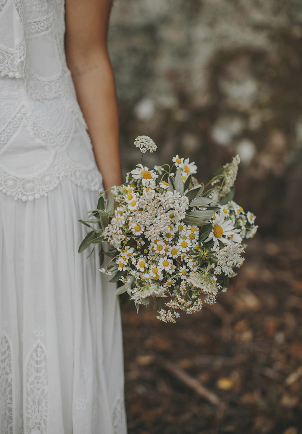 NZ-rue-de-seine-danelle-bohane-new-zealand-backyard-wedding-inspiration-daisies57