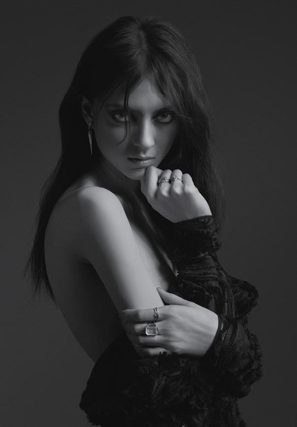 meadowlark-black-and-white-portraits-lorde-rings-jewellery2