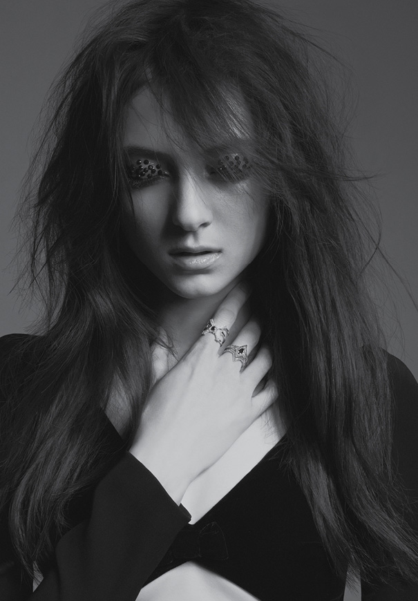 meadowlark-black-and-white-portraits-lorde-rings-jewellery5