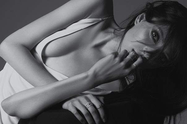 meadowlark-black-and-white-portraits-lorde-rings-jewellery6