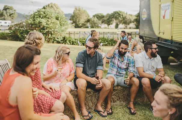 rue-de-seine-danelle-bohane-new-zealand-backyard-wedding-inspiration-daisies30