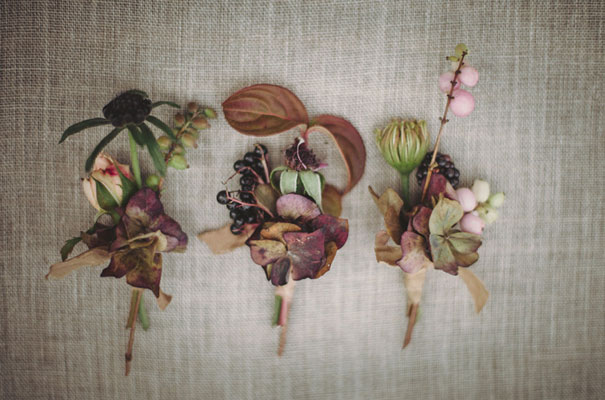 dark-romantic-purple-gold-forest-wedding-inspiration611