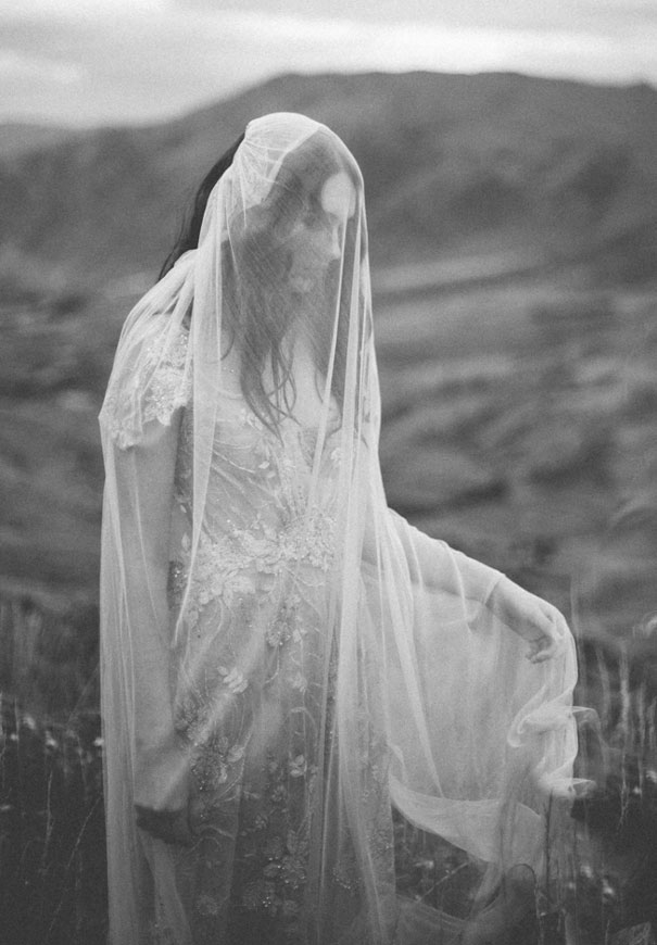 romantic-purple-gold-forest-wedding-inspiration3