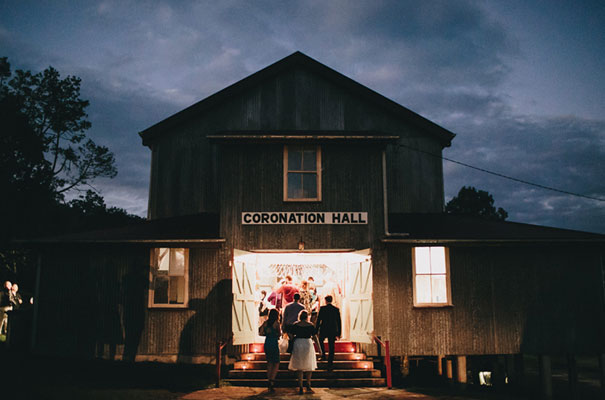 rue-de-seine-luke-going-barn-country-wedding37