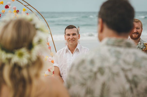 stradbroke-island-teeki-style-beach-coastal-barefoot-bride-wedding10