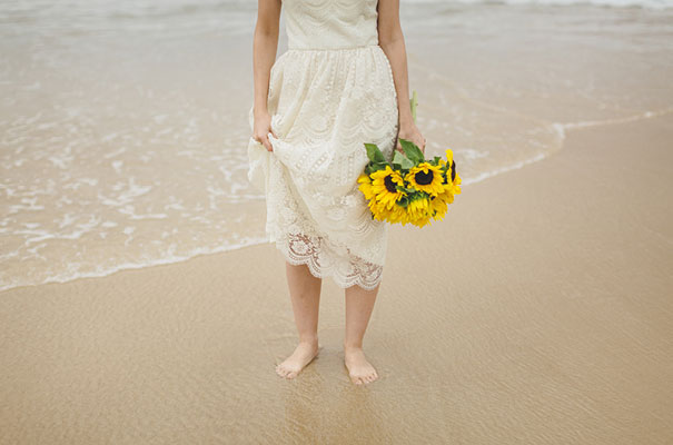 stradbroke-island-teeki-style-beach-coastal-barefoot-bride-wedding16