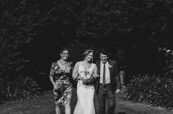 country-wedding-backyard-farm-scott-surplice8