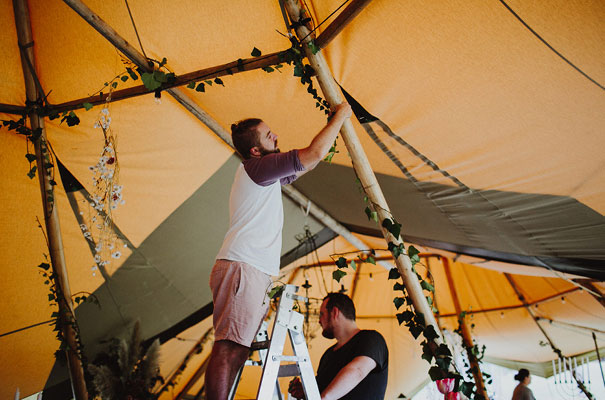 floral-ceremony-reception-tipi-styling-wedding-insporation-justin-aaron7