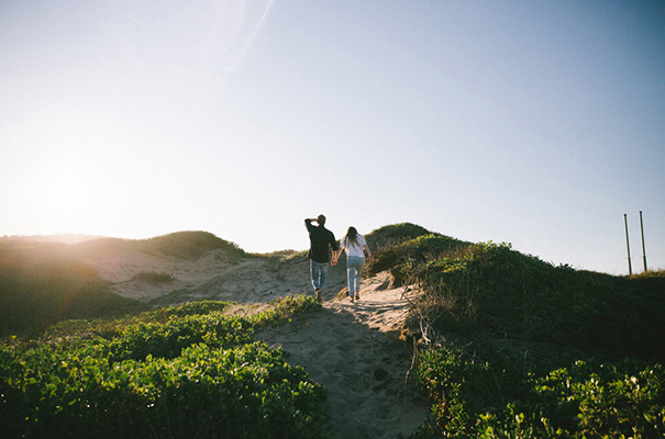 golden-hour-sunset-white-tshirt-jeans-converse-beach-engagement