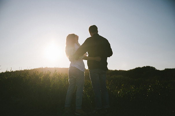 golden-hour-sunset-white-tshirt-jeans-converse-beach-engagement2