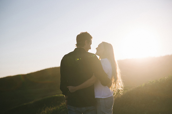 golden-hour-sunset-white-tshirt-jeans-converse-beach-engagement6