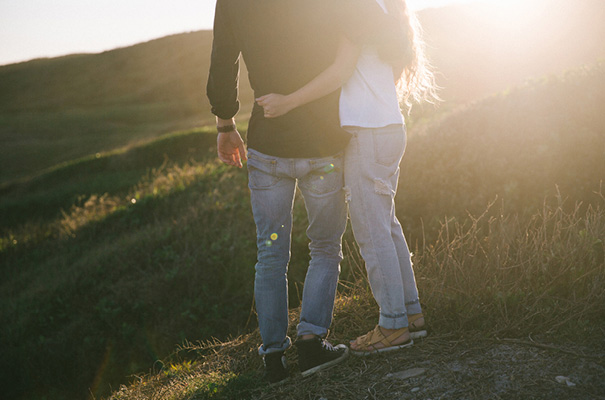 golden-hour-sunset-white-tshirt-jeans-converse-beach-engagement8