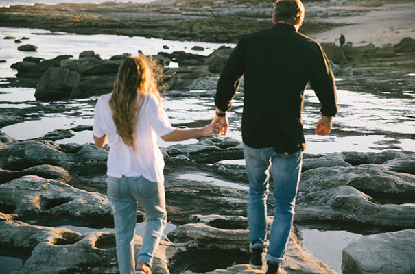 golden-hour-sunset-white-tshirt-jeans-converse-beach-engagement9