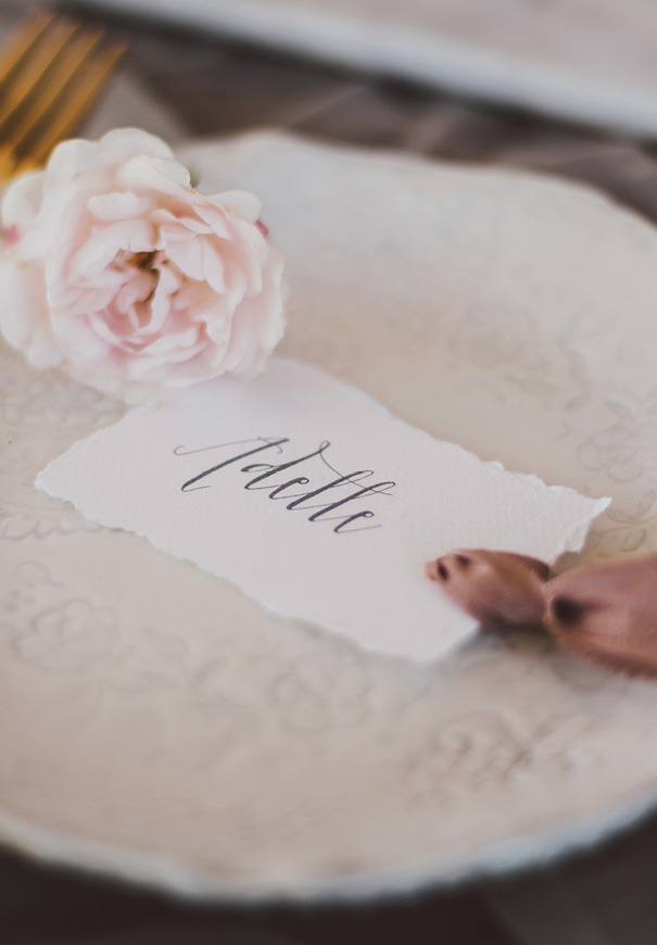 inspiration-peonies-green-wedding-dress-wedding-mud-cake20