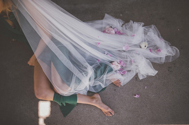 peonies-green-wedding-dress-wedding-mud-cake15