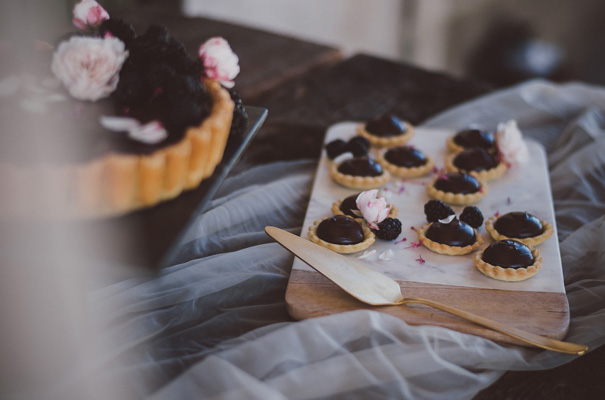 peonies-green-wedding-dress-wedding-mud-cake3