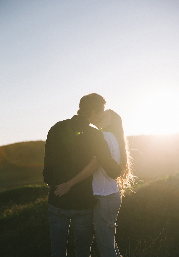 sunset-white-tshirt-jeans-converse-beach-engagement42