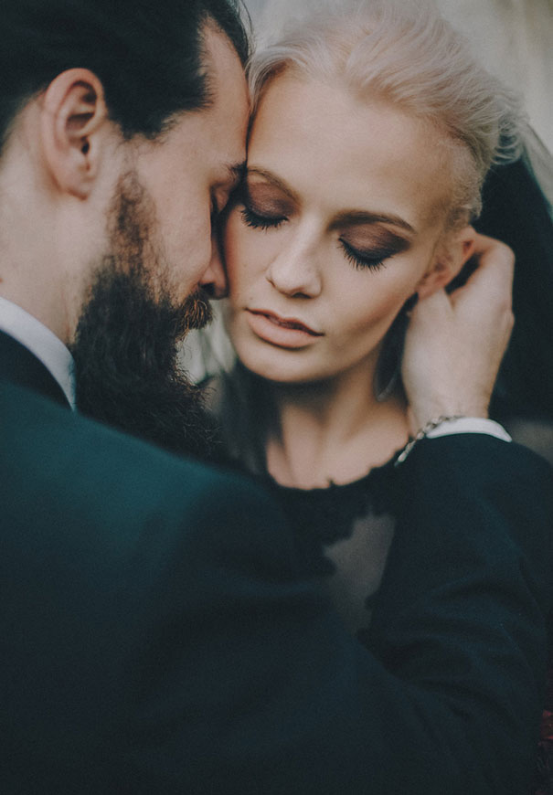 black-wedding-dress-red-flowers-white-horse-floral-crown7