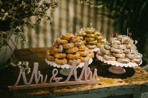 SK--193_Glitter-donut-stand